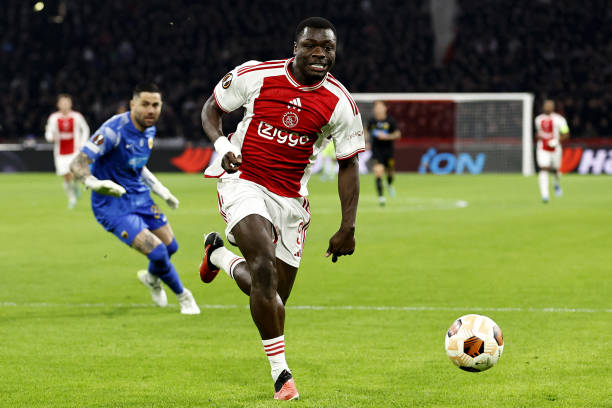 在沿线驻守 在沿线驻守